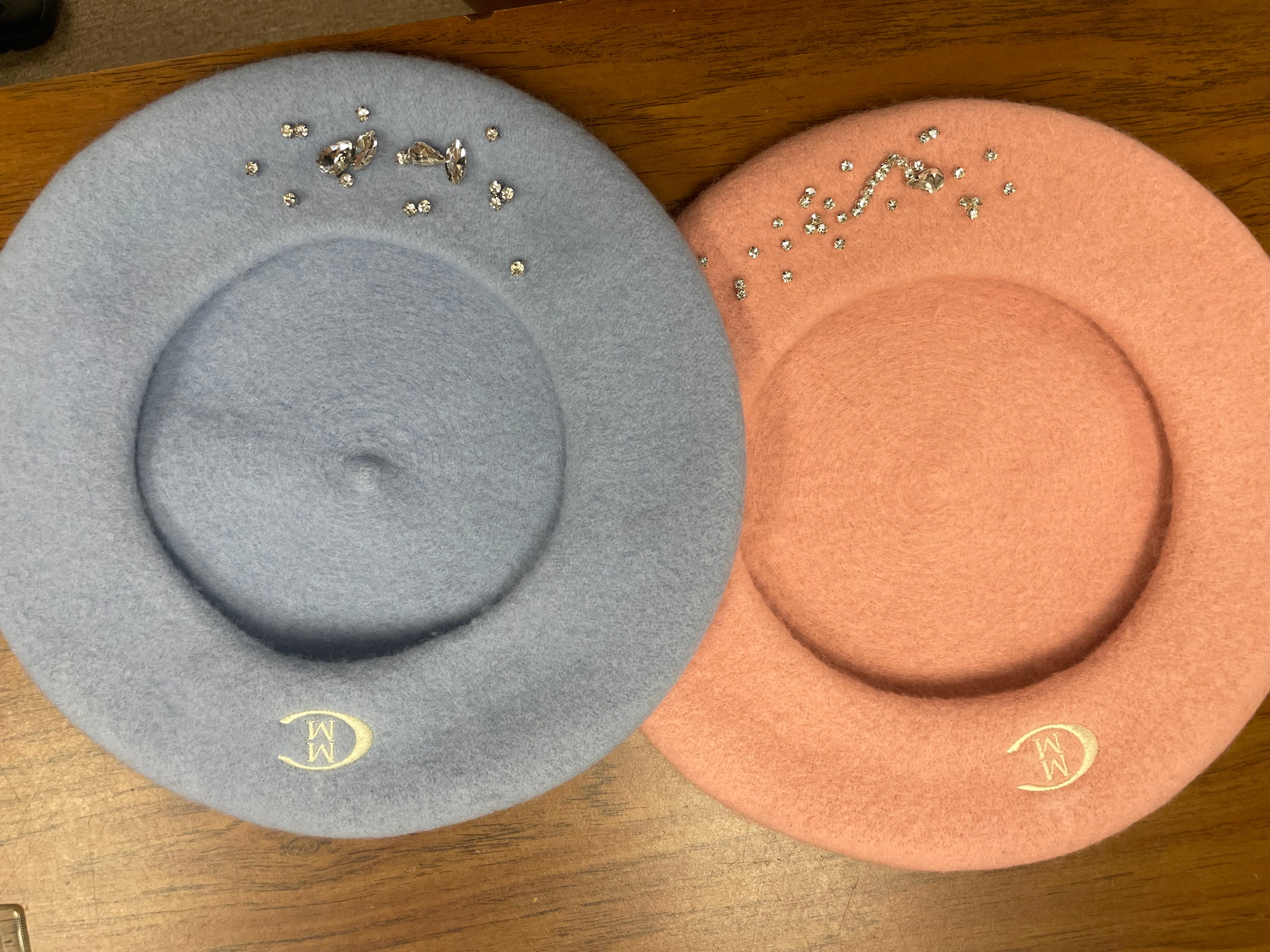 Custom logo on baret 